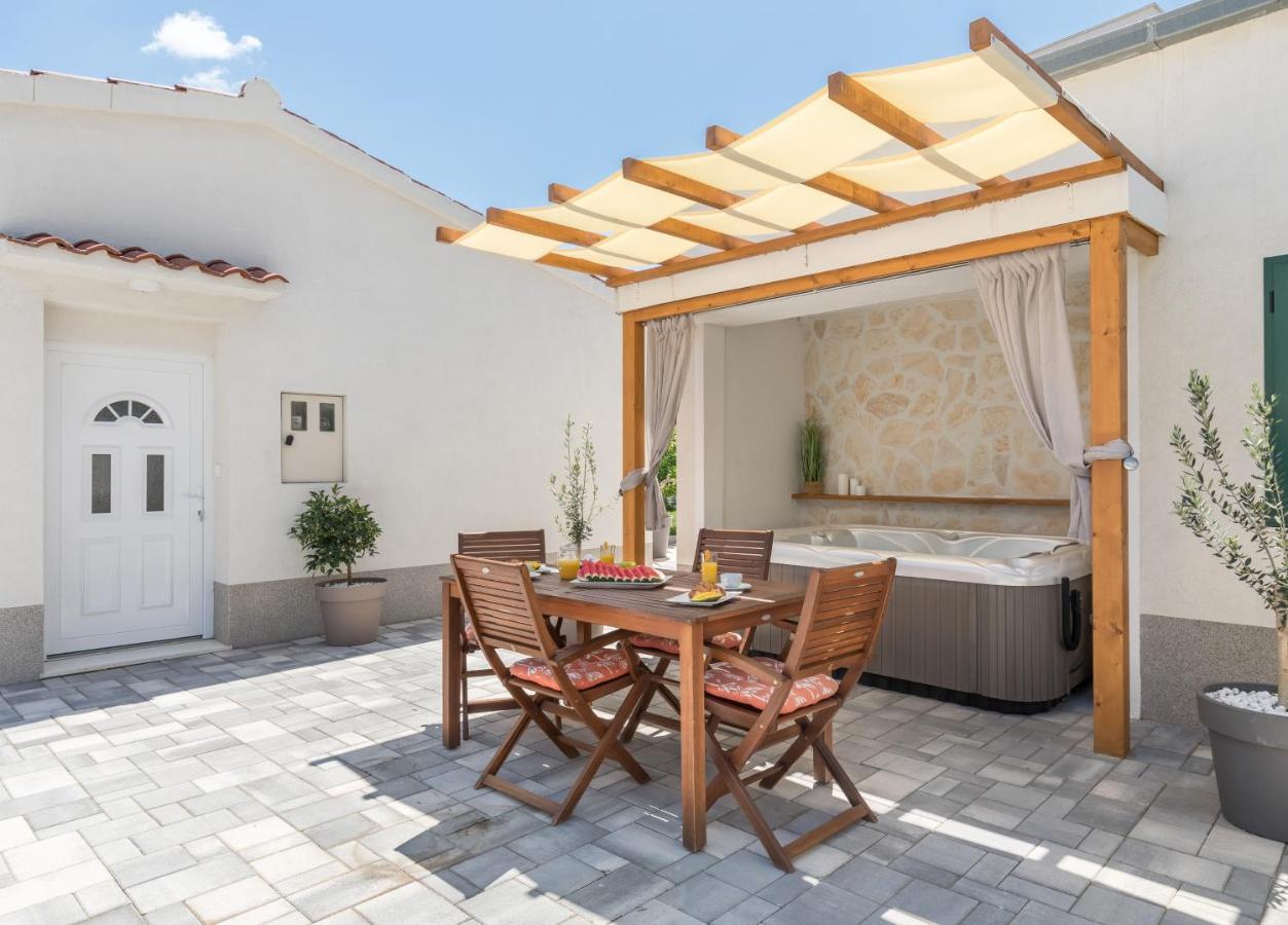 Tonina Apartment - house w free parking, terrace, garden, BBQ Split Buitenkant foto